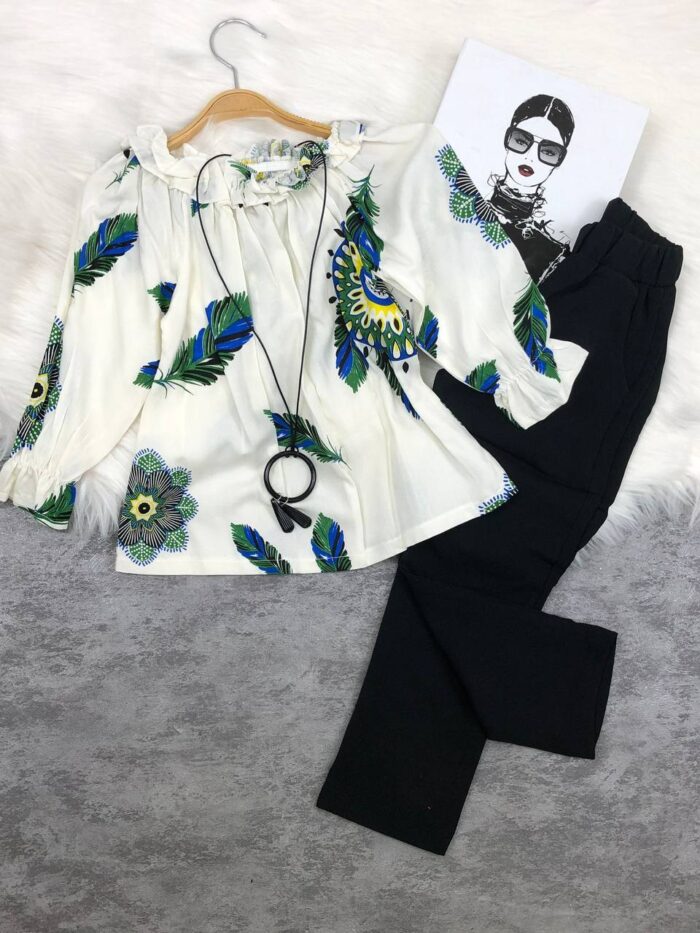 Şıklığın Zarif Dokunuşu: Desenli Bluz &  Pantolon Kombin - Görsel 2