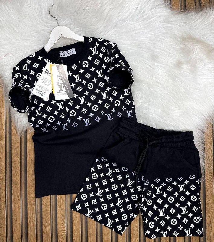 4db5cfa3-de65-44b5-8f78-8cc890df75e6 LOUIS VUITTON Baskılı Şapkalı Şortlu Ve Tişörtlü Yazlık Takım - Görsel 1